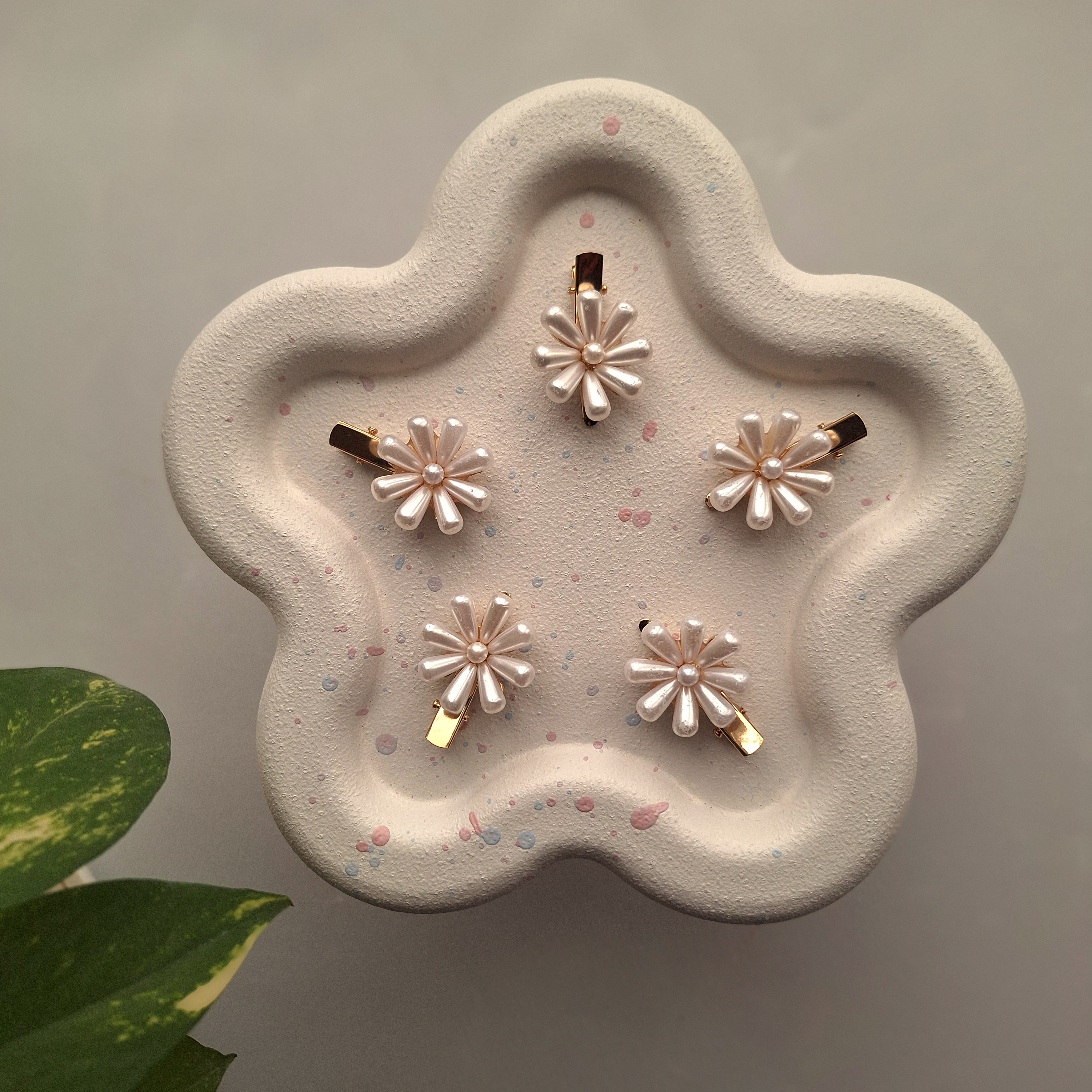 گیره انبری فلزی طرح شکوفه تکی